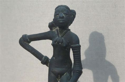 The 'Dancing Girl' Bronze Sculpture: A Testament to Harappan Artistry and Enigmatic Beauty!